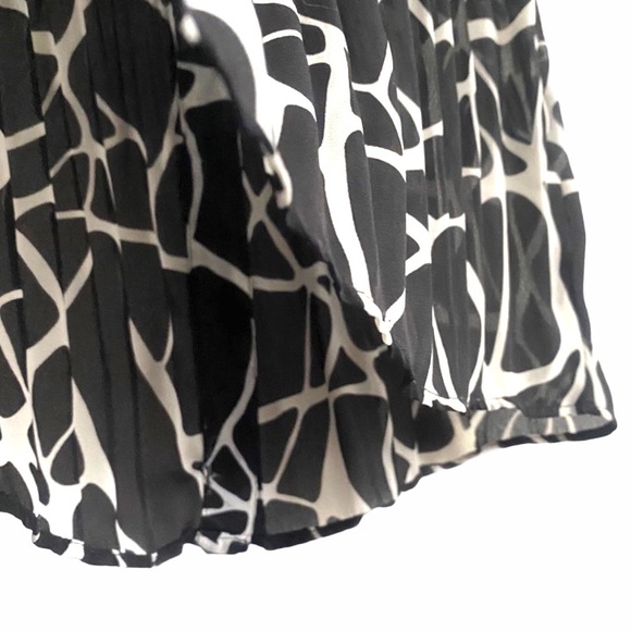 ⭐️ Pretty animal graphic print top, stretchy - Picture 6 of 16